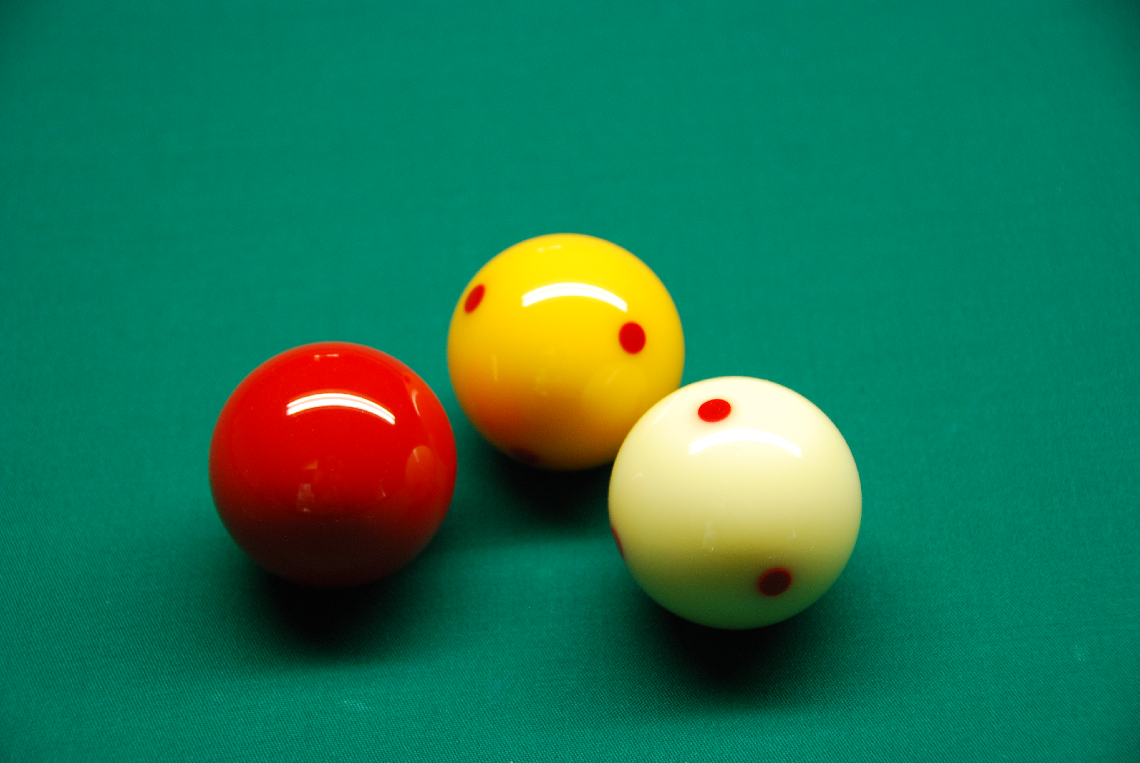 Online French billiards – Play three-cushion billiards for free